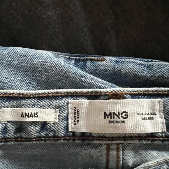 Mango Front slit jeans skirt XXL. 

Sold out 
New without tags
100% cotton - Picture 8 of 14